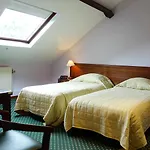 Le Monte Cristo Hotel