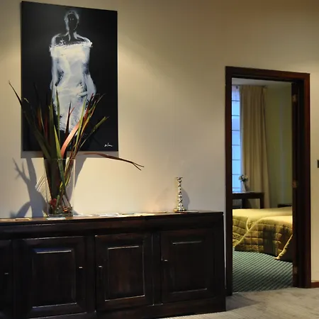 Le Monte-cristo 3* מונס