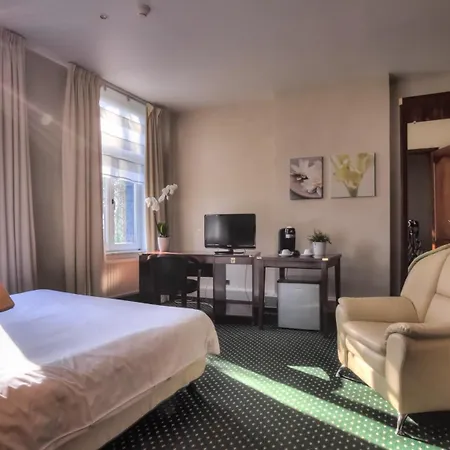 Le Monte-cristo 3* מונס